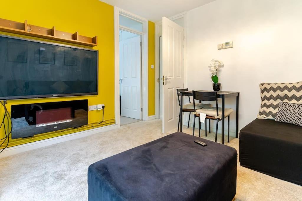 A&S Properties, No Guest Fees, Bank Transfe Deposit Available Wolverhampton Kültér fotó