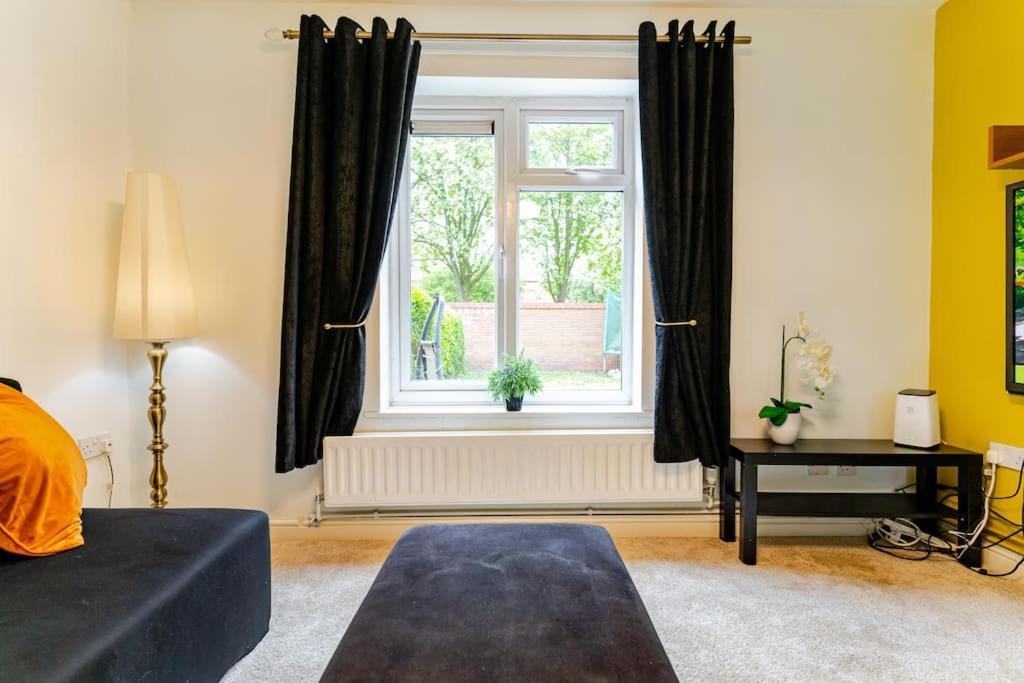 A&S Properties, No Guest Fees, Bank Transfe Deposit Available Wolverhampton Kültér fotó